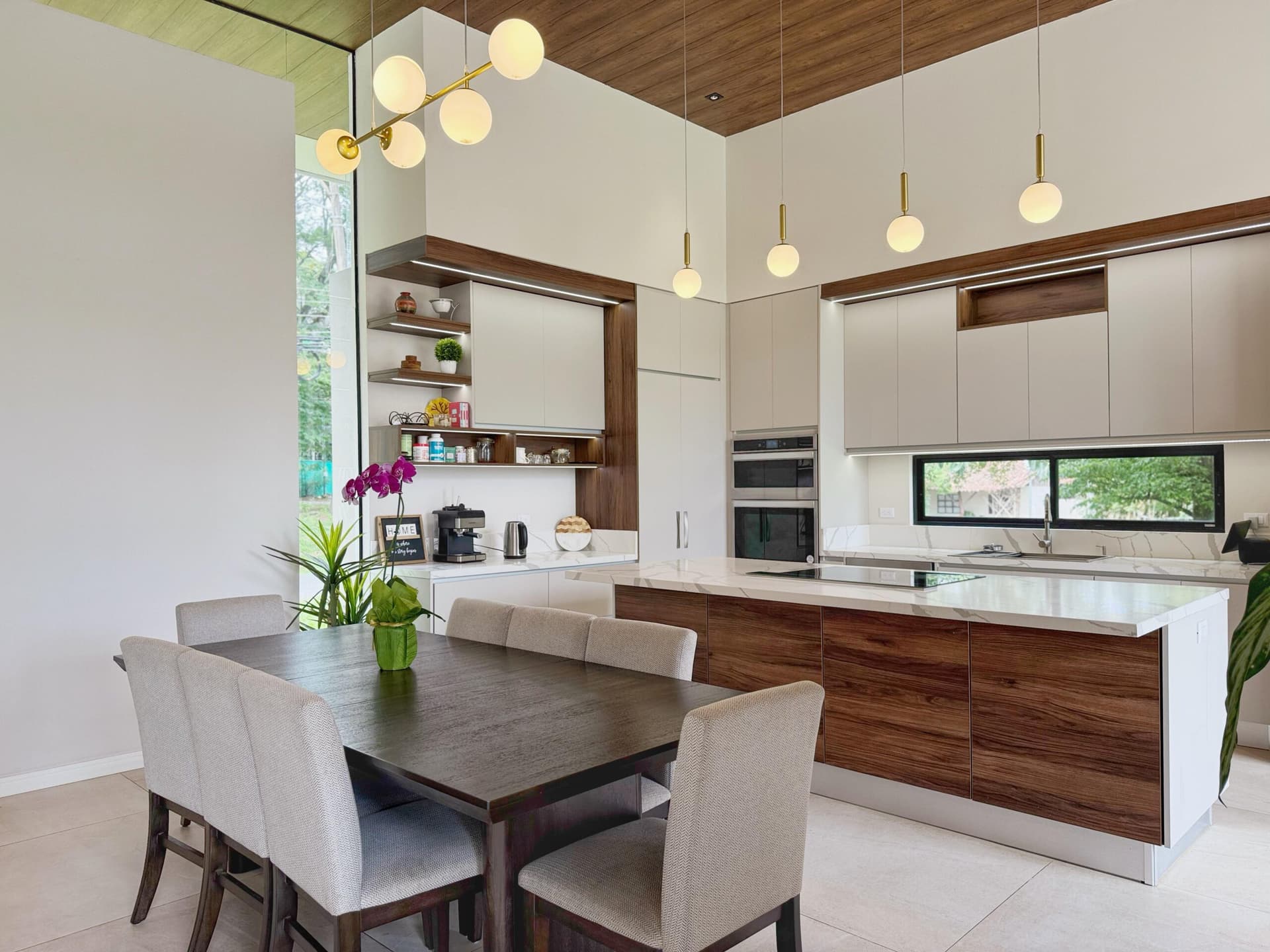 En Venta Casa Moderna de un solo nivel en Hacienda Los Reyes
