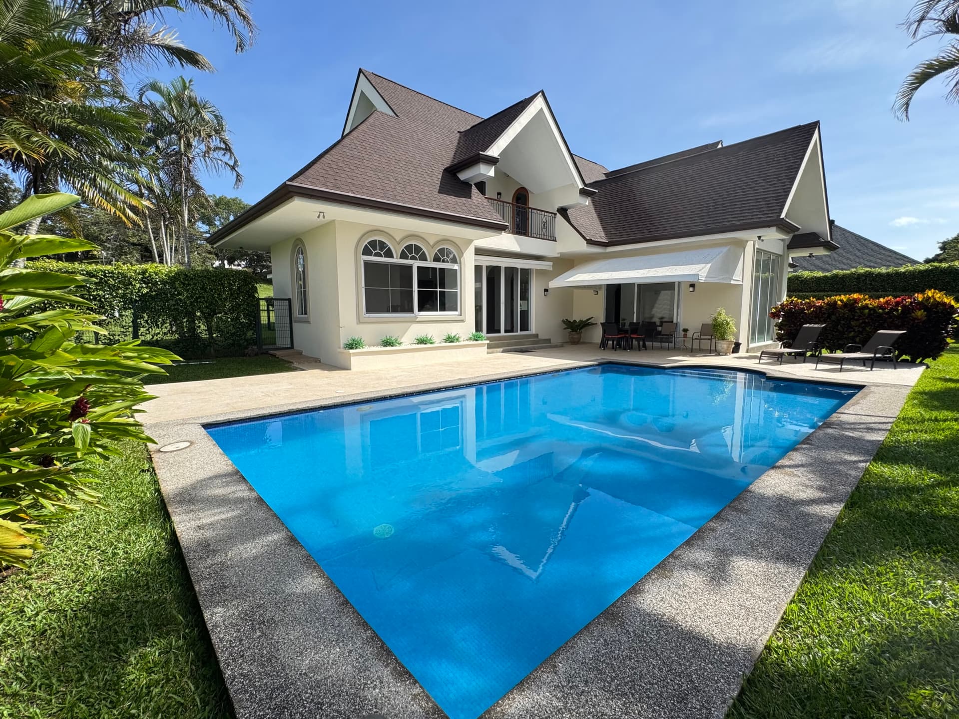 Spectacular House in Hacienda Los Reyes