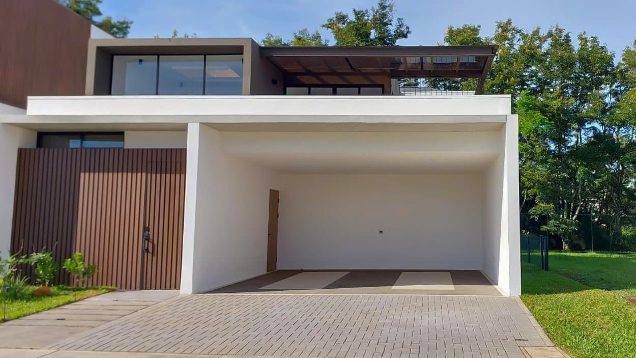 Luxury House with Garden & Terrace in Las Mesetas Gated Community, La Guácima