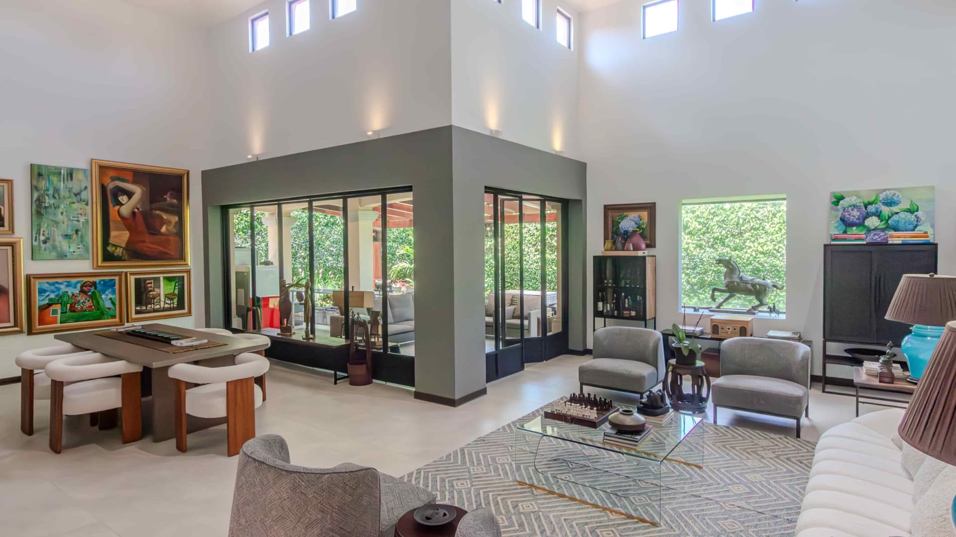 Luxury single-level residence with a garden in Escazú, Costa Rica