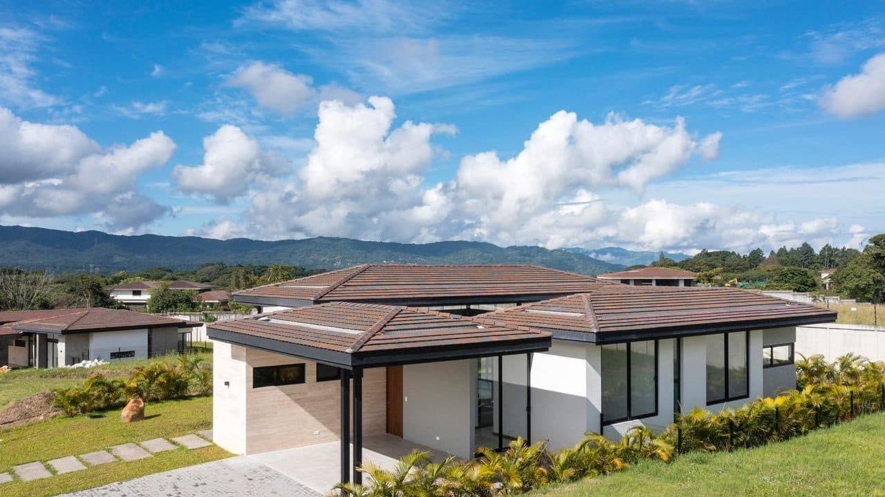Single-Level House with Garden in Green City, Costa Rica